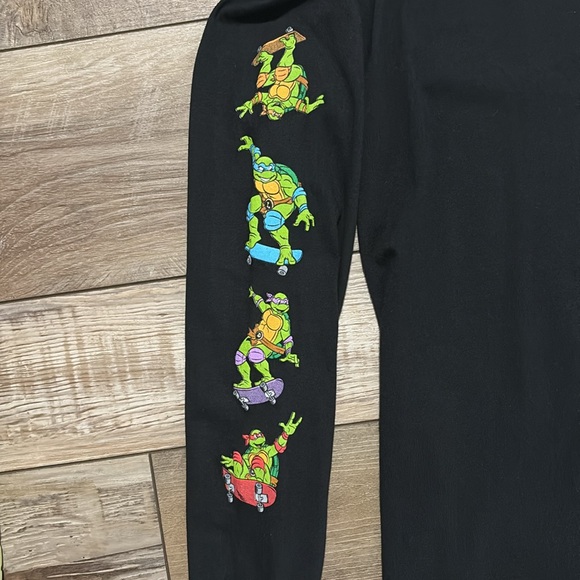 NWT TMNT Teenage Mutant Ninja Turtles Long Sleeve Shirt Medium - Picture 4 of 10